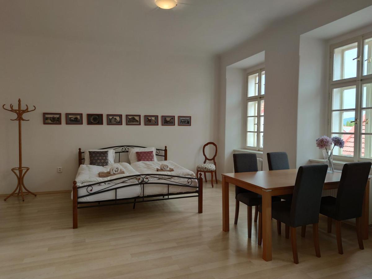 Penzion U Synagogy Jičín Buitenkant foto